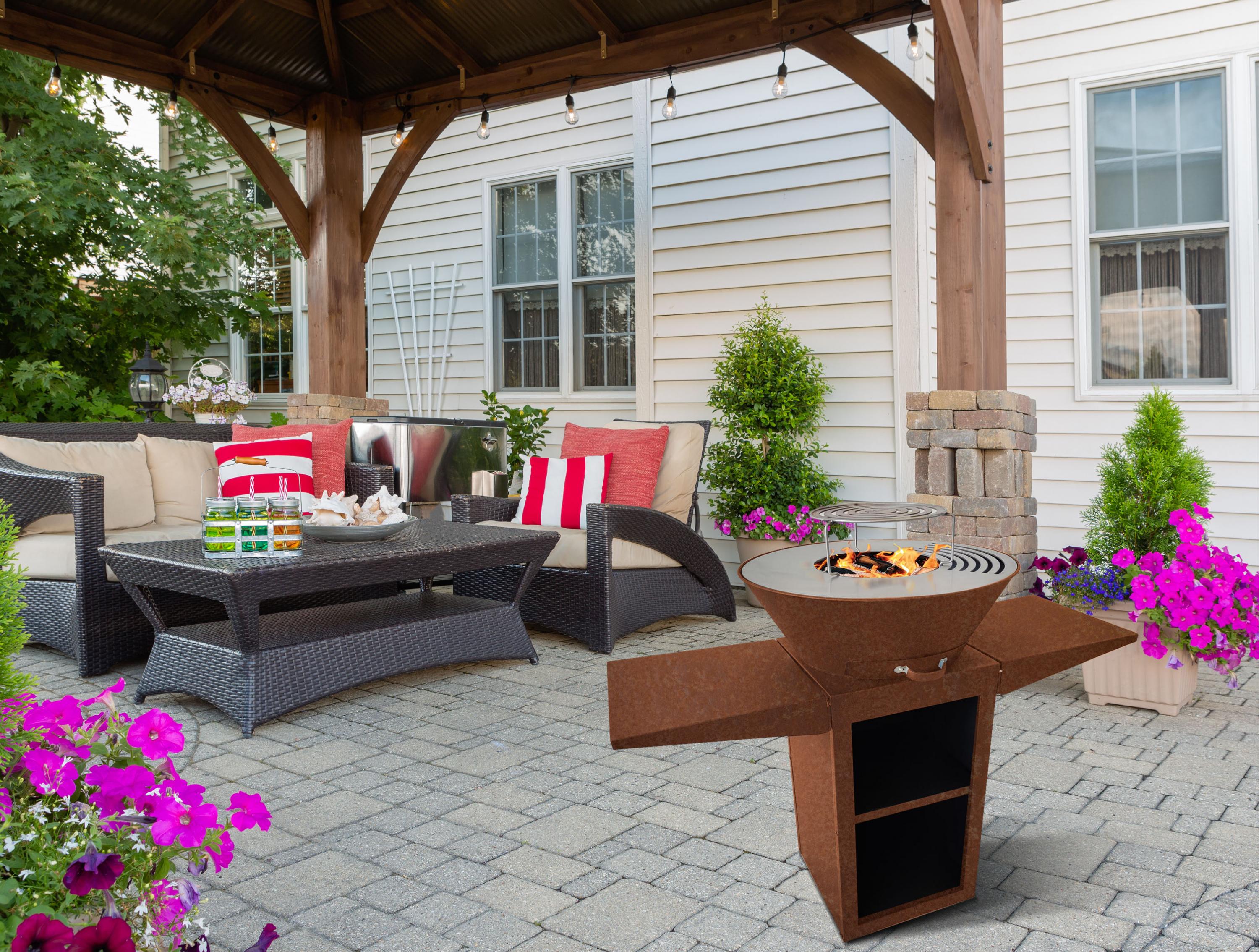 Barbecue avec plaque ronde, grill et support en acier noir