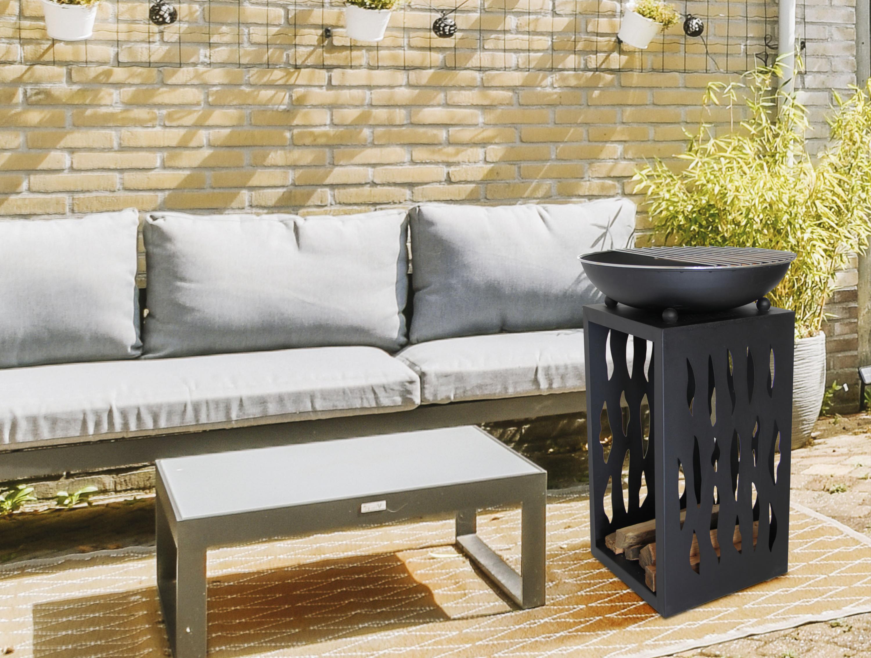 Barbecue design élégant avec grill chromé en acier noir