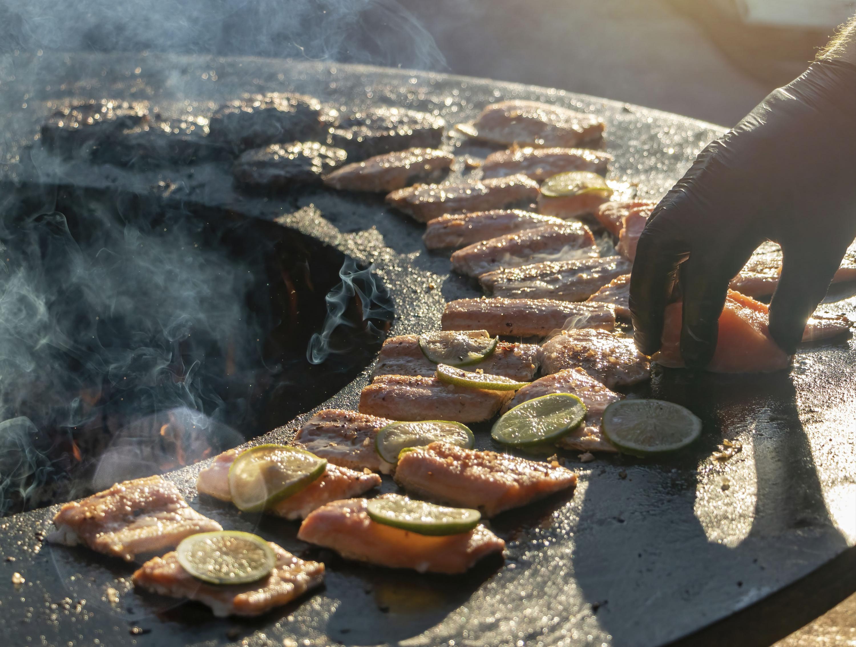 Surface de cuisson 100 cm Barbecue brasero avec plaque d'acier de 100 cm noir