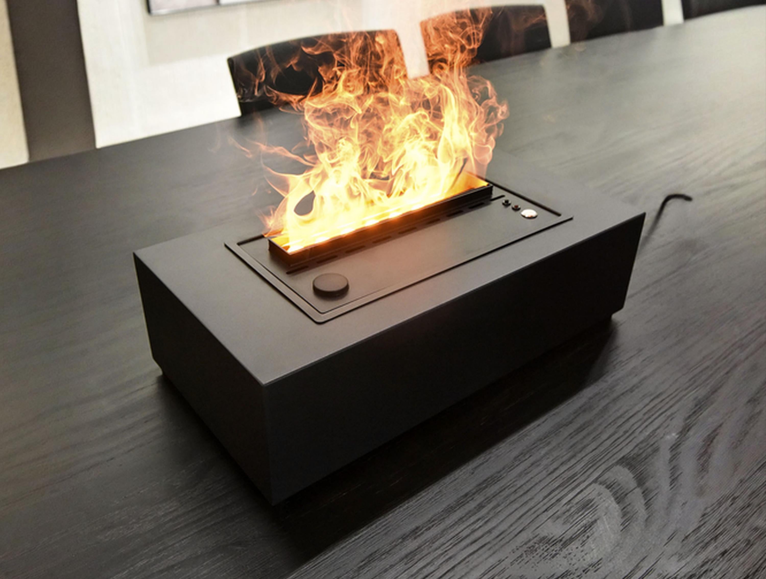 Cheminée de table décorative avec flamme simulée et corps en métal