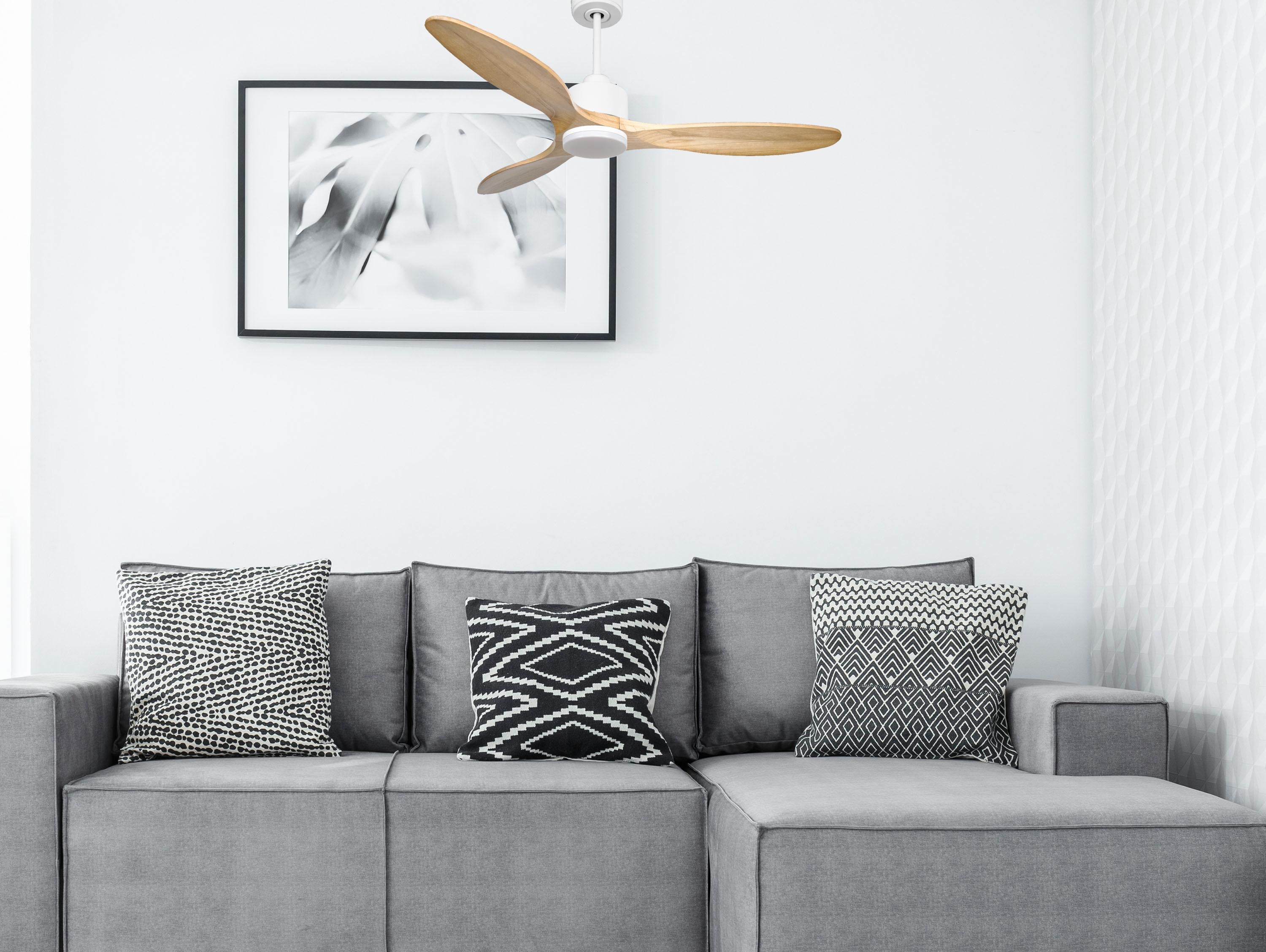 SalamisD132C03LED67774: Ventilateur de plafond Réversible  Thermostat Dimmable Wifi Moteur à courant continu Toits en pente Télécommande Lumière à trois tons Hypersilence Mémoire