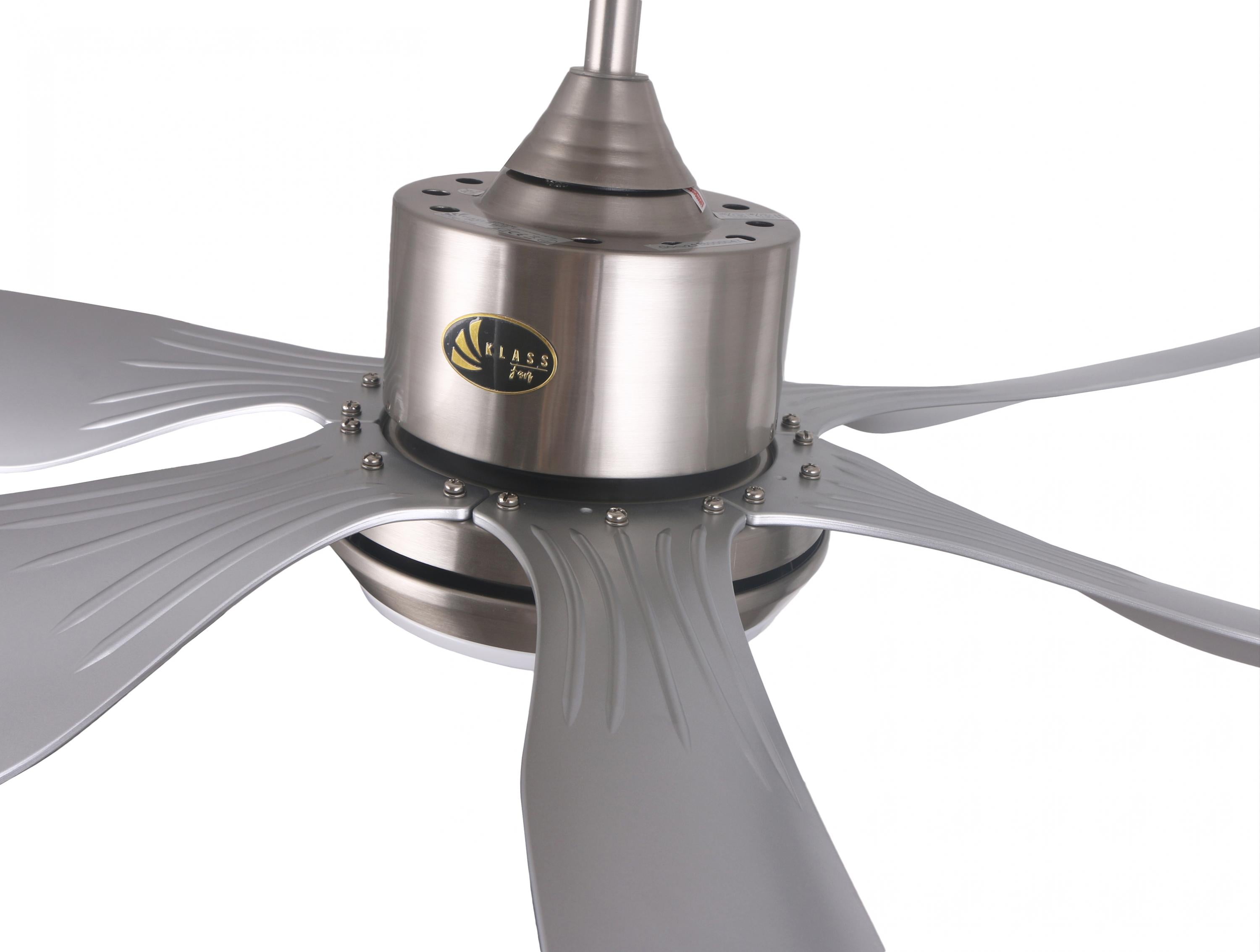 URIKAINE SILVER: Ventilateur de plafond DC argenté avec pales de 166cm et lumière pour 60m2